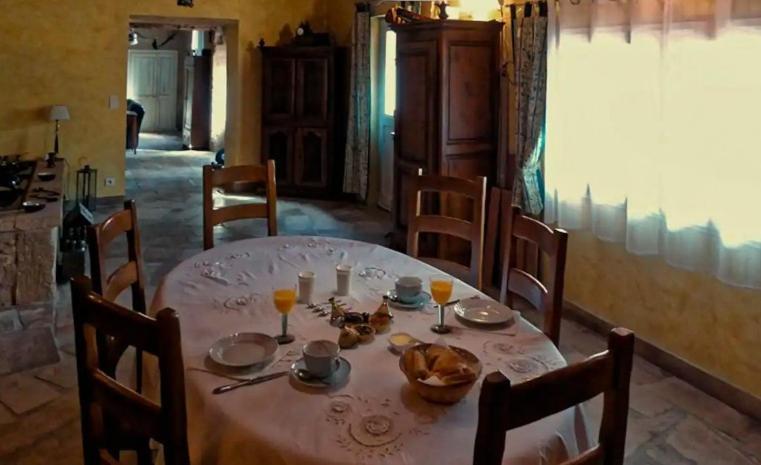 Mas Du Puits Blanc Bed & Breakfast Sernhac Luaran gambar