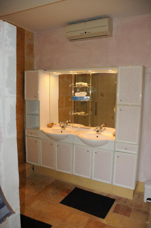 Mas Du Puits Blanc Bed & Breakfast Sernhac Luaran gambar